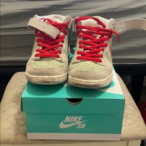 Nike dunk mid white widow